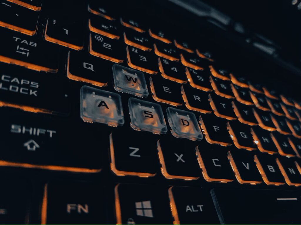 ドスパラのゲーミングノートパソコンのオススメPCを3つ紹介